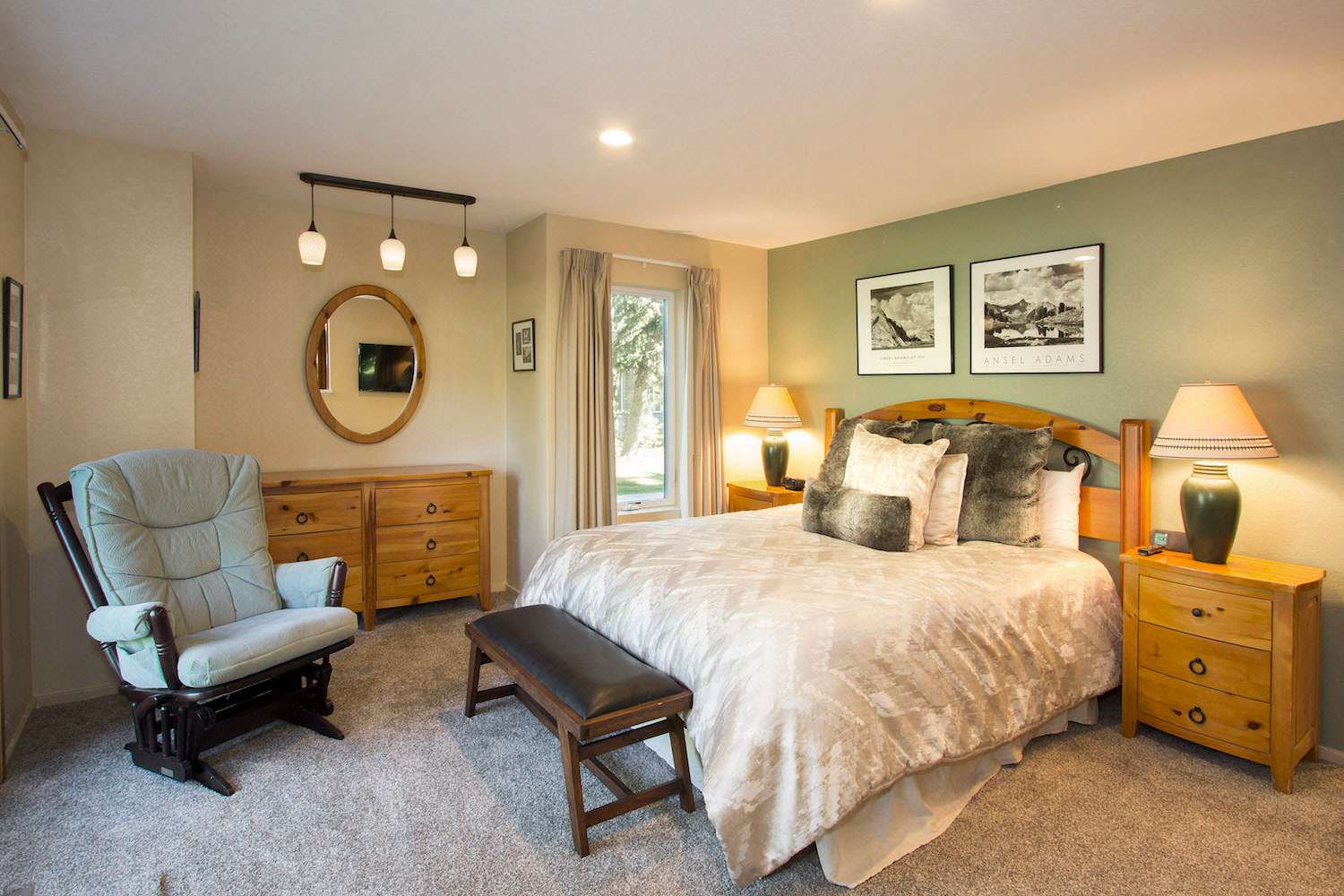 Master Bedroom: King Bed