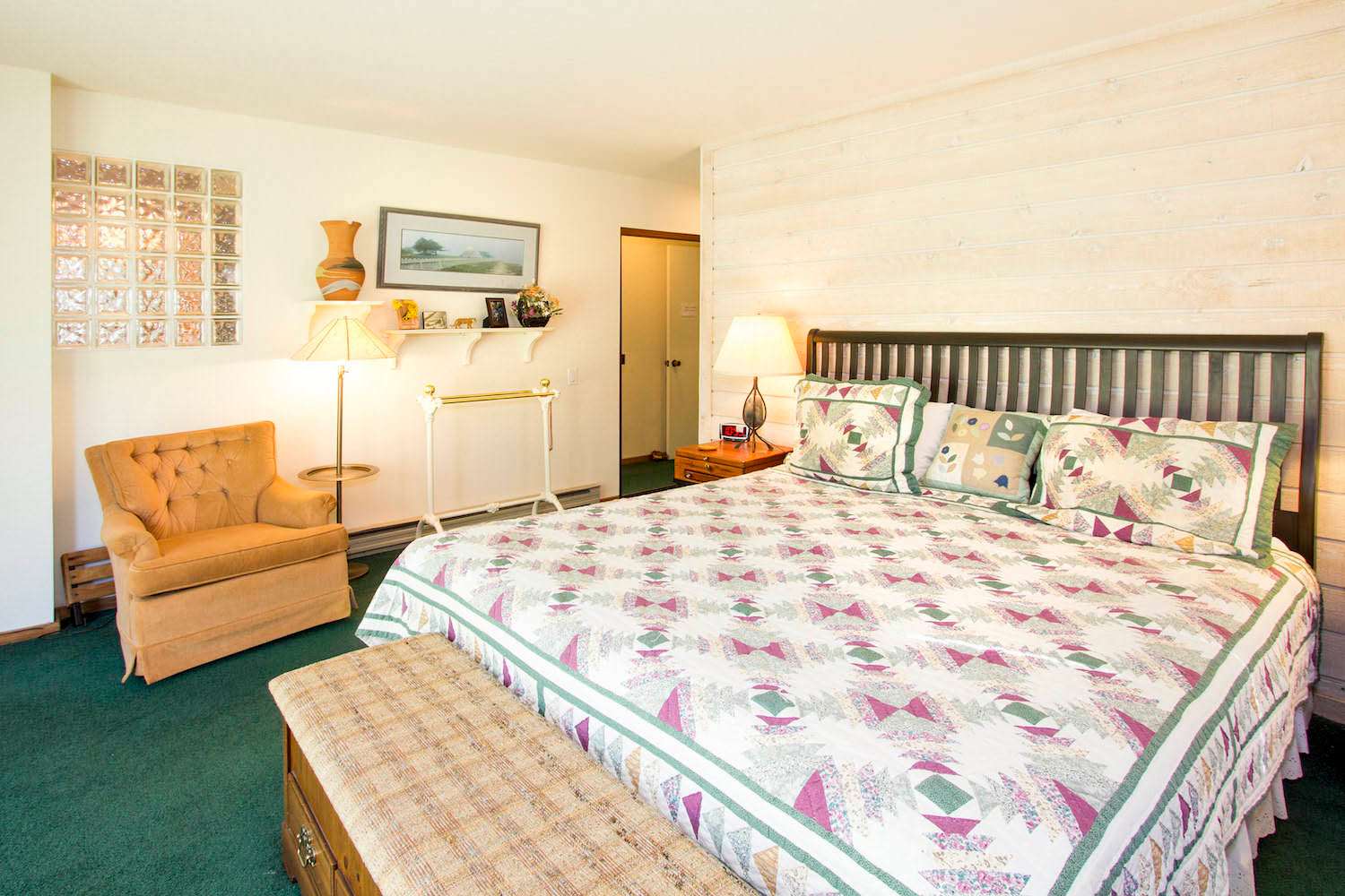 Master Bedroom: King Bed