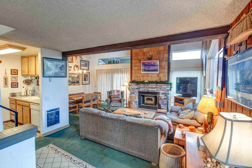 Chamonix #093 - Near Skiing, Hiking & More! 6