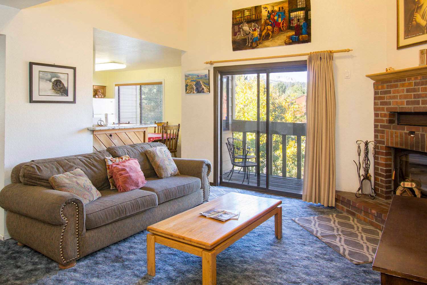 La Vista Blanc #22 - Near Shuttle, BBQ & Pool