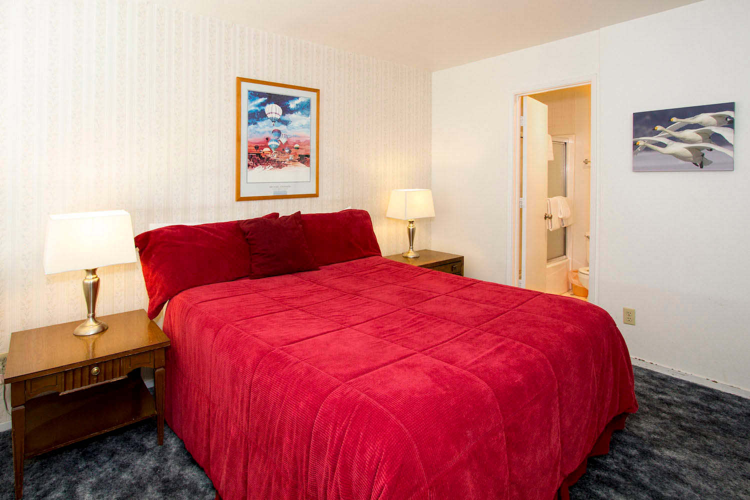 Bedroom 1: Queen bed