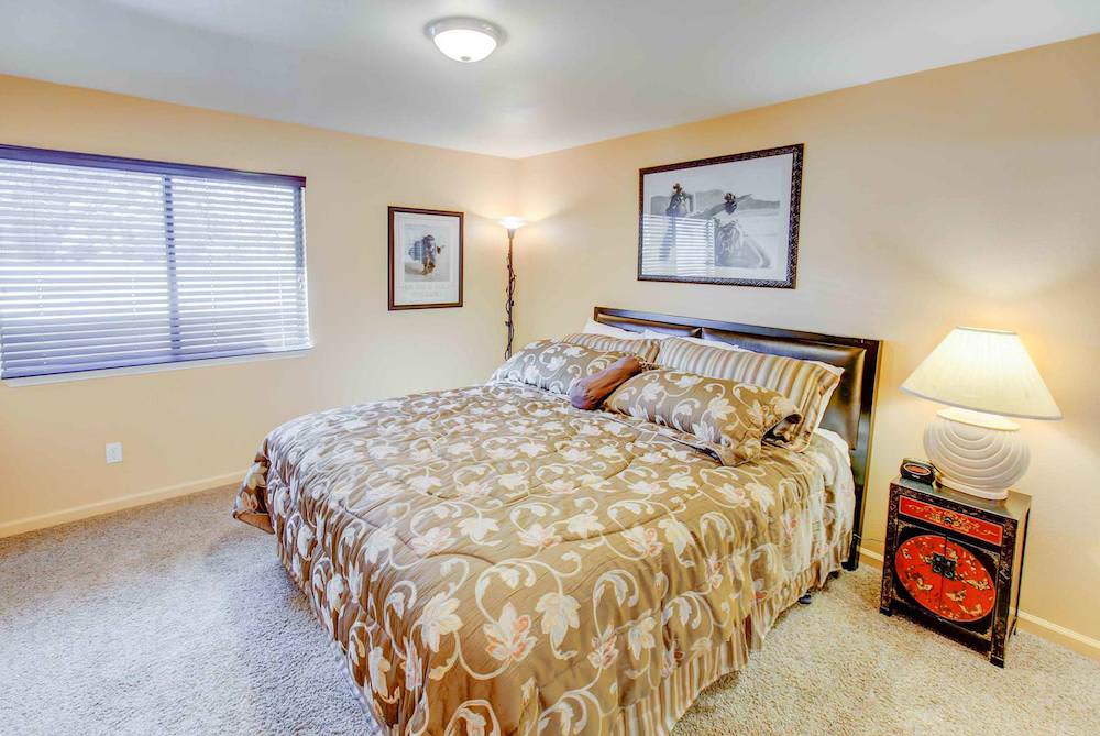 Master Bedroom: King Bed