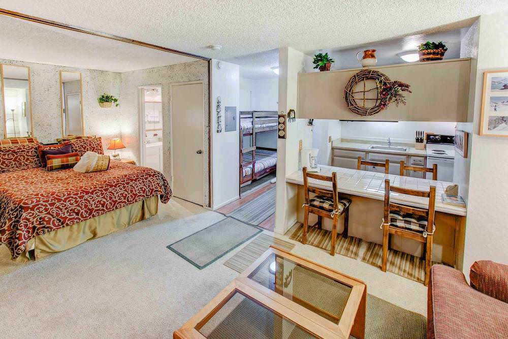 Mountain Shadows #F02 - Near Shuttle & Shopping! 3