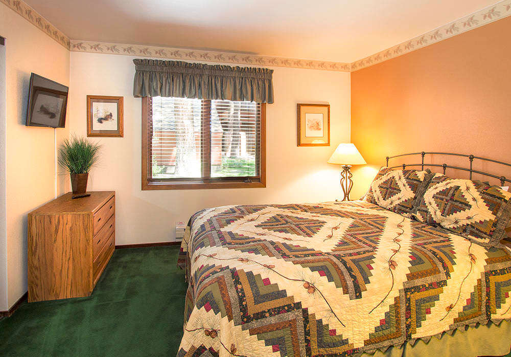 2nd bedroom: Queen bed w/ TV