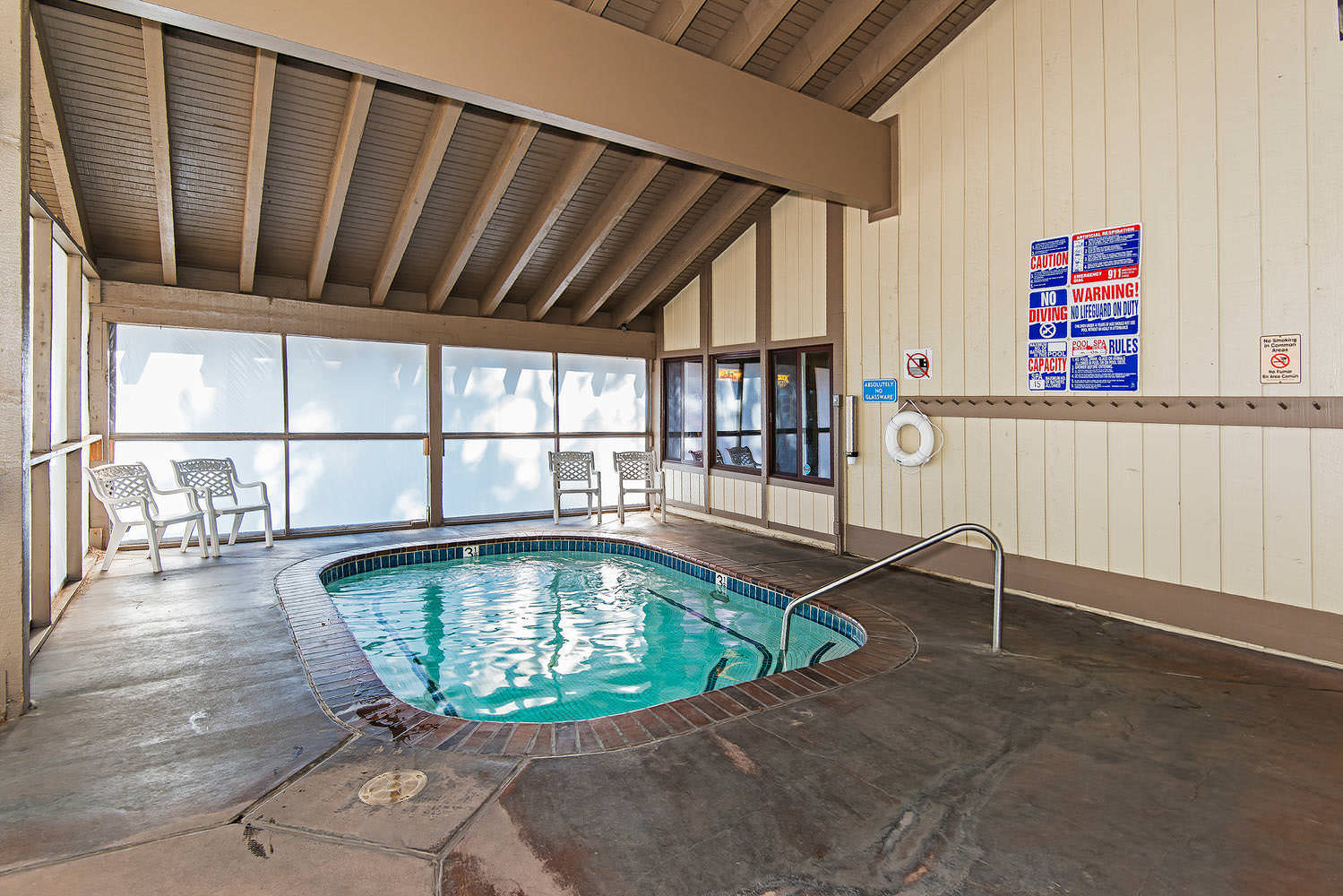 Horizons 4 Shared Indoor Jacuzzi