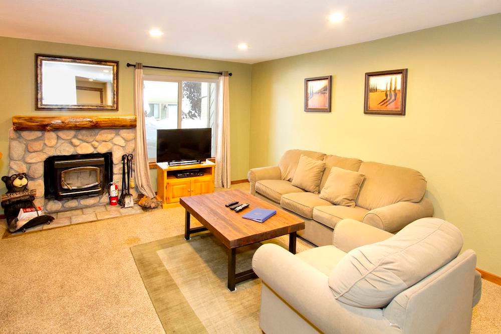 Living room w/ DVD/Blue Ray player, TV, sofa sleeper