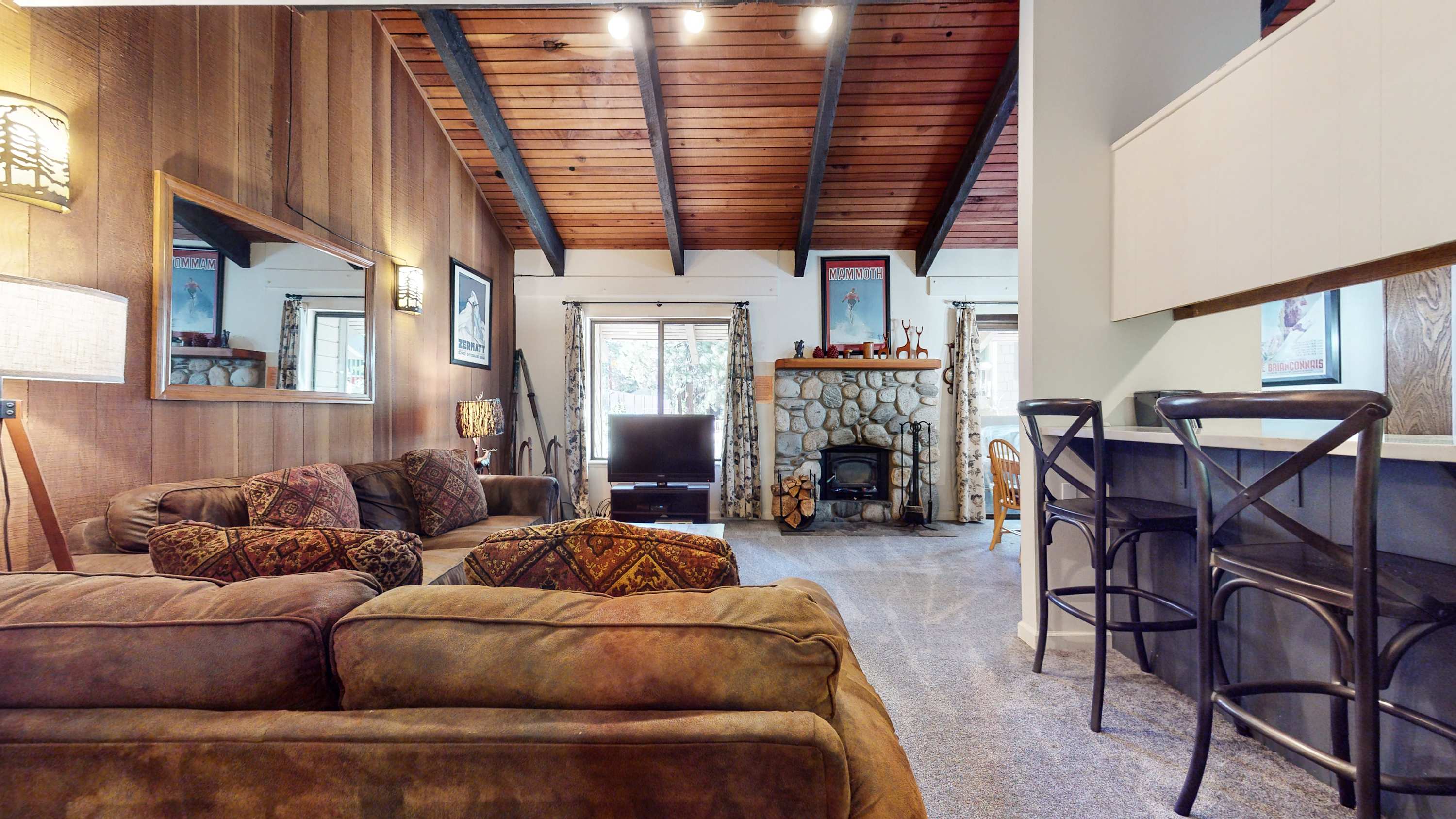 Horizons 4 Nearby Golf, Shops & More!