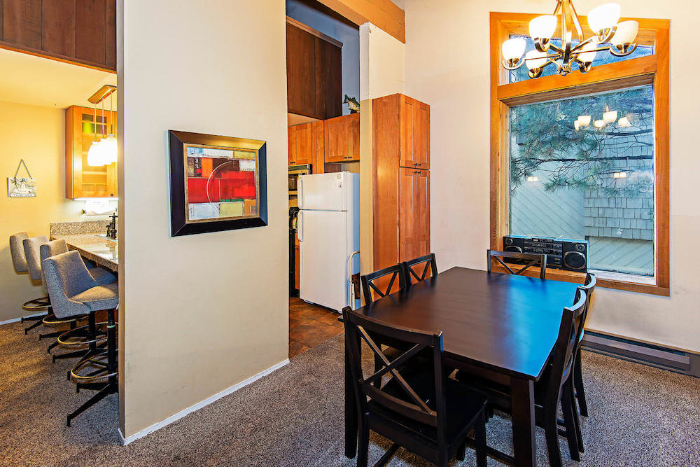 Horizons 4 - Walk to Shops & Eateries! 7