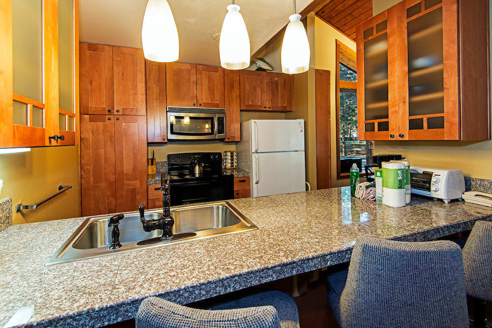 Horizons 4 - Walk to Shops & Eateries! 4