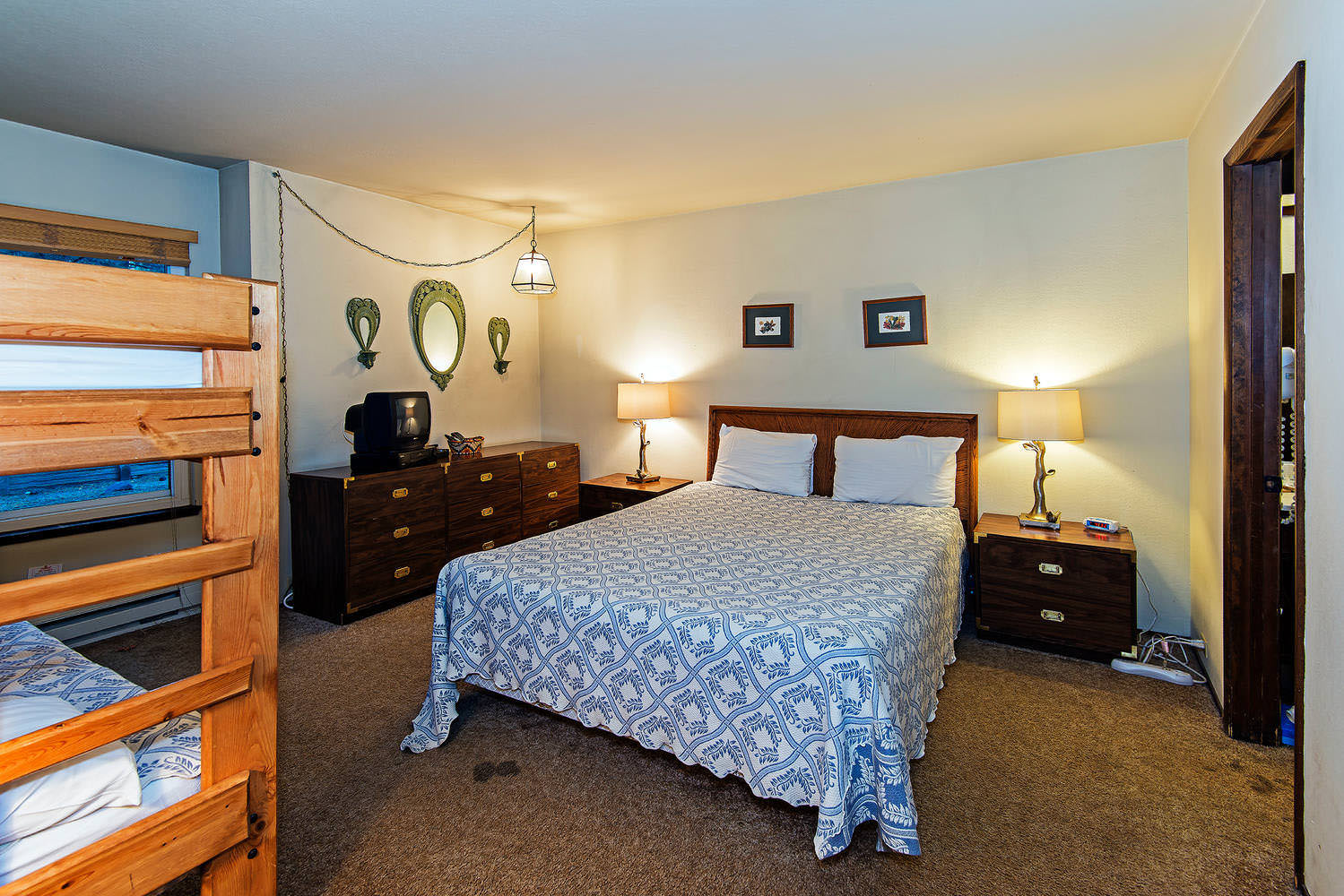 Master bedroom: Queen & Bunk Bed