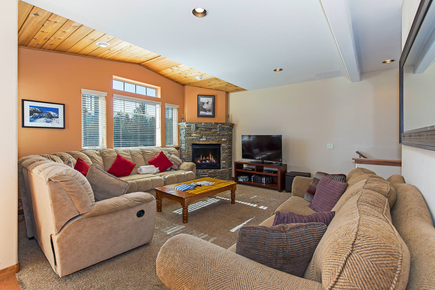 Grayeagle 08 Cozy Ambiance with Hot Tub