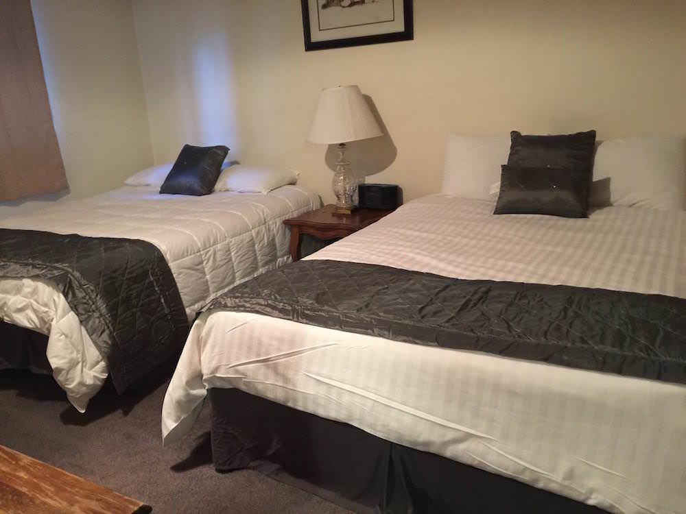 Bedroom 1: 2 Full beds