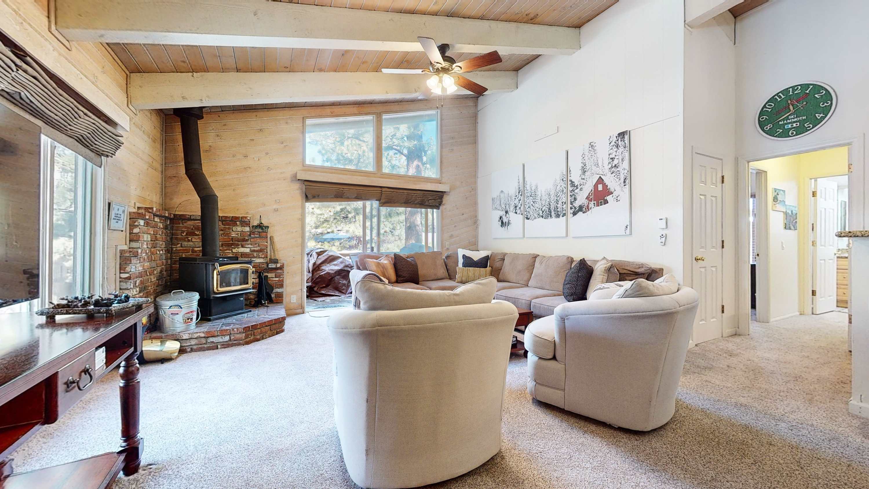 Featured Property Mountain Chateau Retreat - Desirable Resort 4 BDR