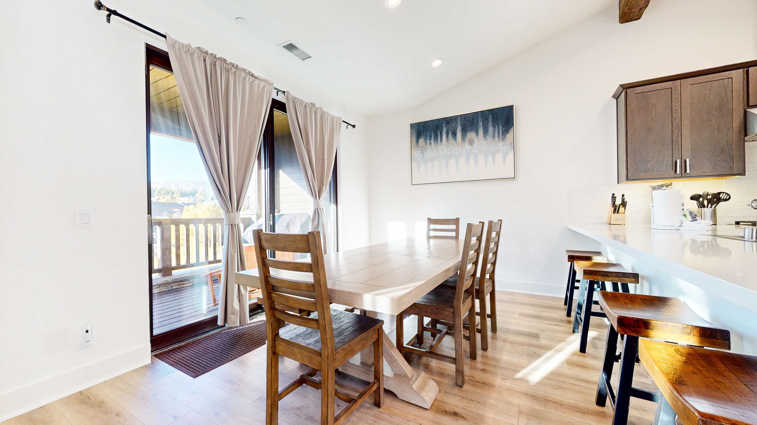 An Adventure of a Lifetime! 3 BDR, 5 Min to Skiing 7