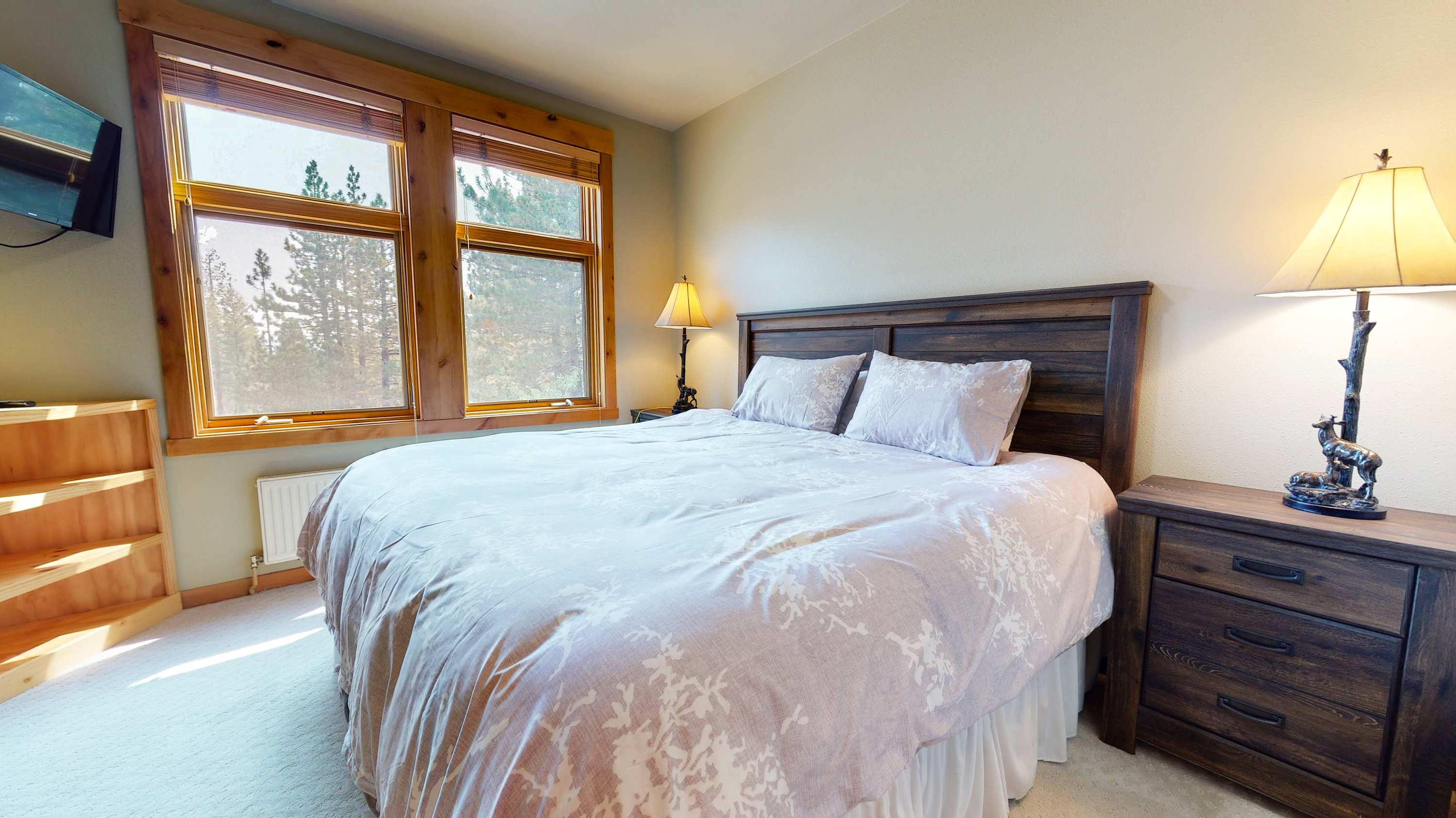 Main bedroom: King bed