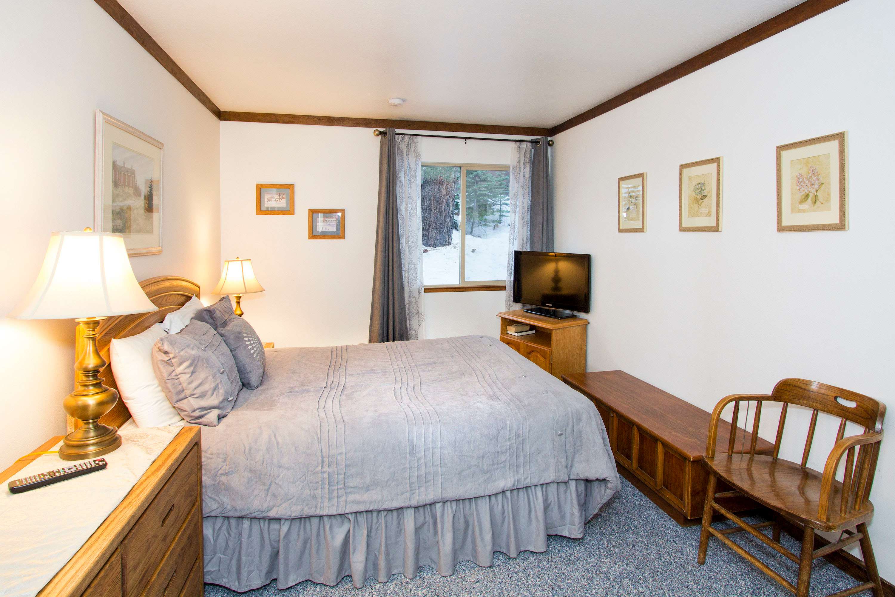 Primary 2nd bedroom: New Sealy pillow top Queen bed (1st floor)