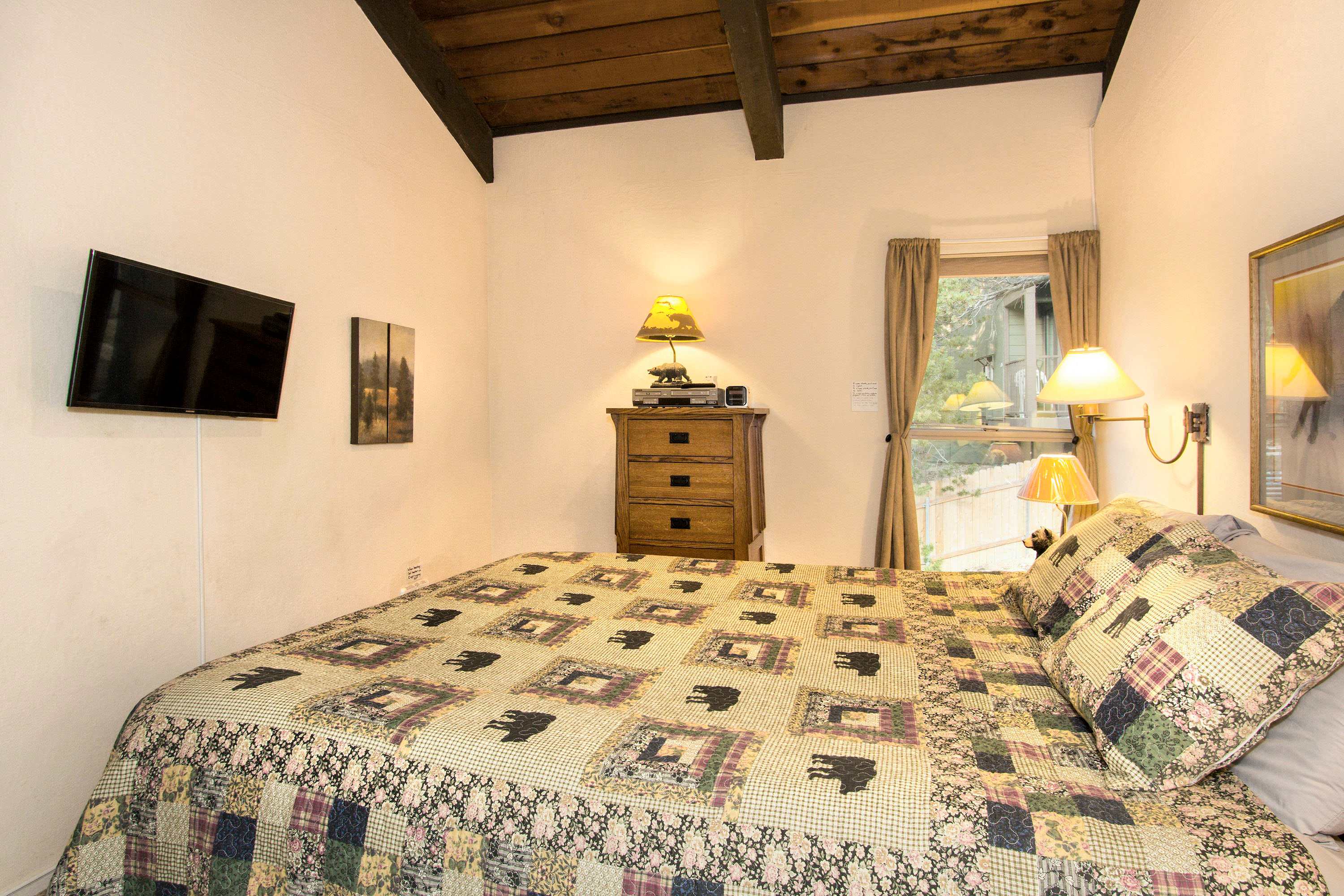 2BR Condo at the Chamonix Walking Distance to Lifts w/ Hot Tub 8