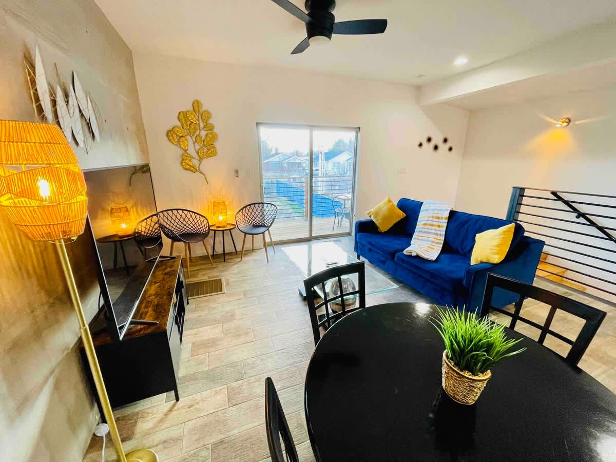Midtown Cube 2Modern/PET Friendly 🐩🐈400mbps WiFi — Reno, NV — vacation rental