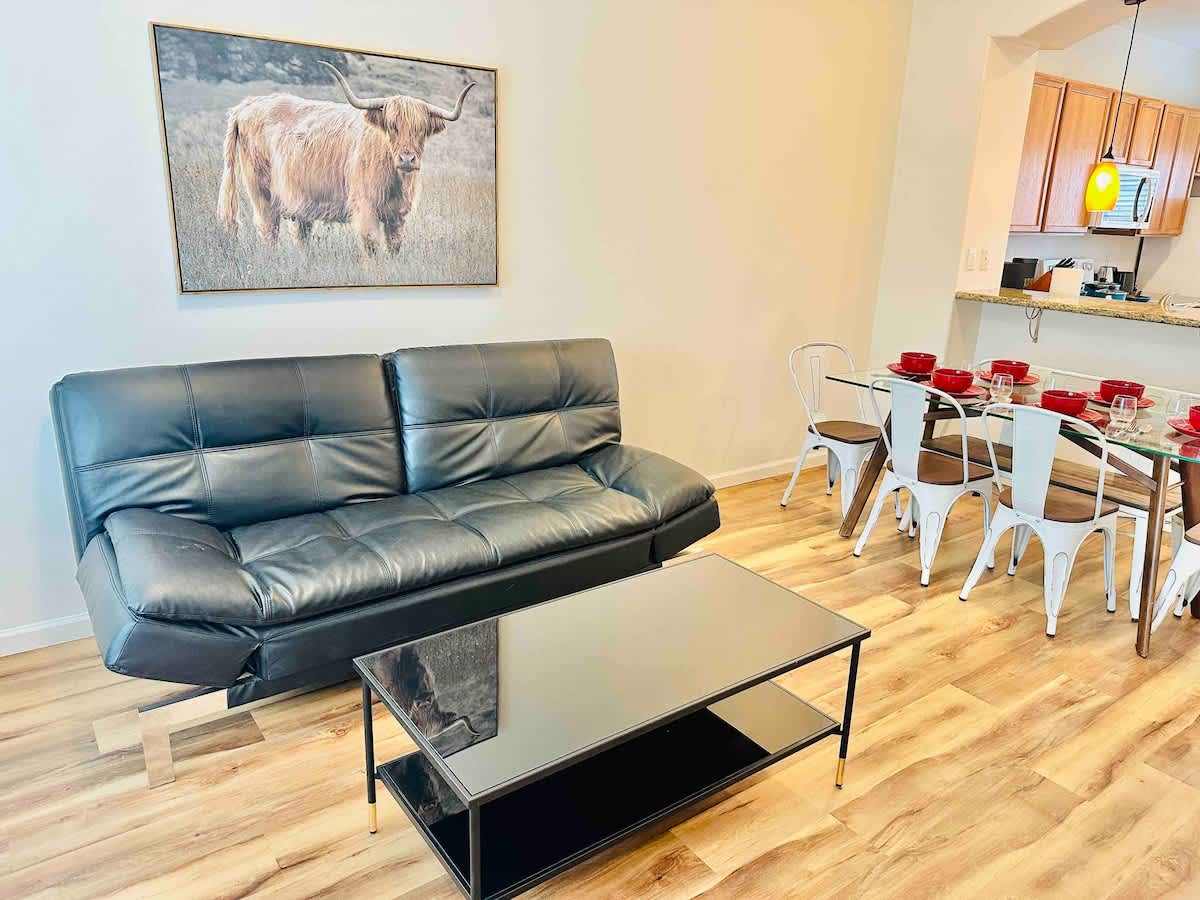 Triplex Bring The Entire Team/6Bd 6.5Ba/Sleeps21 — Reno, NV — vacation rental