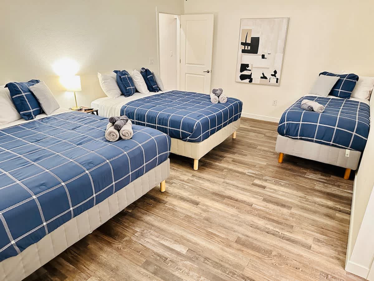 Fernley Dream Residence-20 Min to USA Pkwy|4Bedroom|16Sleeps — Fernley, NV — vacation rental