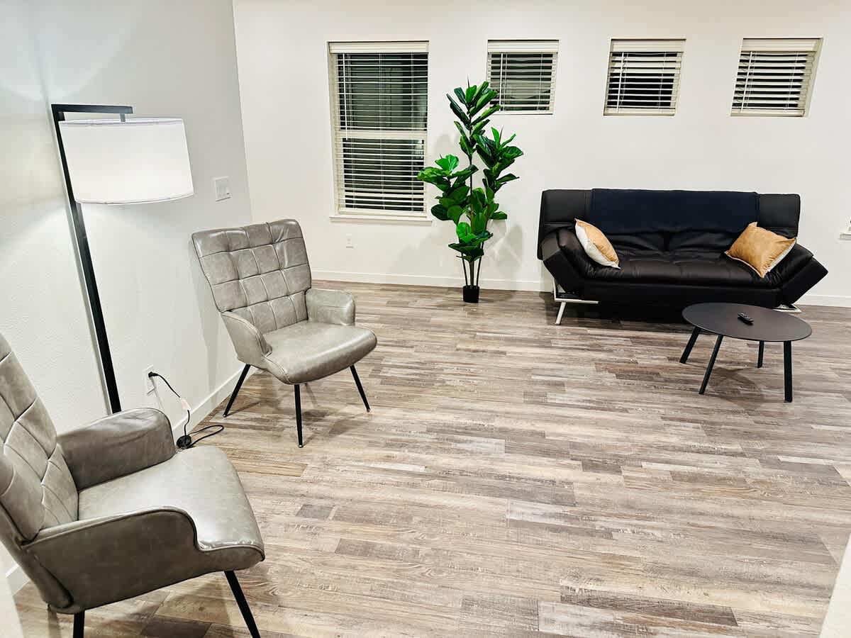 20 Min to USA Pkwy|10 Beds (1K,3Q,6T Beds)Sleeps 16 — Fernley, NV — vacation rental