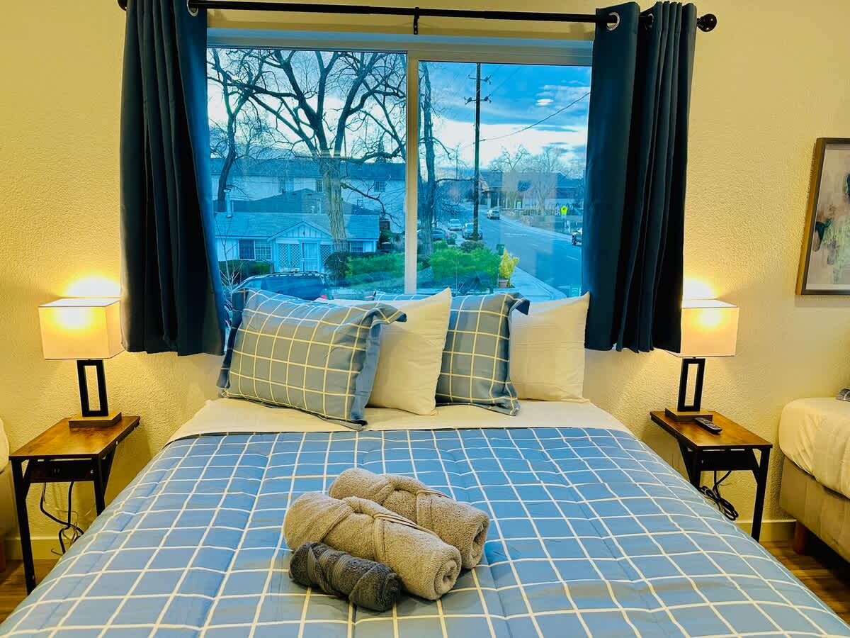 Desirable Neighborhood|Pets OK|Sleeps7|490 — Reno, NV — vacation rental