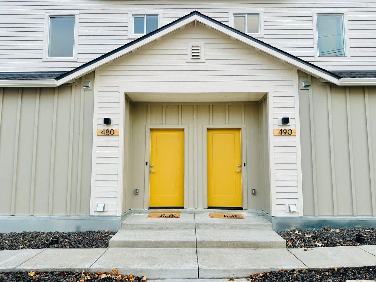 Duplex Pets Ok Houses/Sleeps14