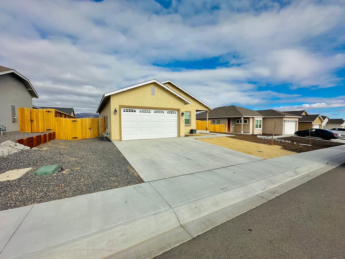 Homey-20 Min to USA Pkwy|8beds,3TVs,14 Guests — Fernley, NV — vacation rental
