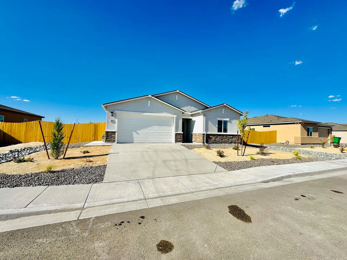 Fernley House-20 Min to USA Pkwy/ 4BR/6 Beds, Pets Welcome! — Fernley, NV — vacation rental