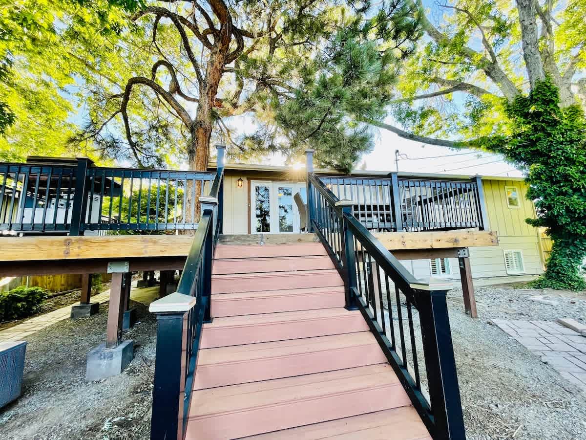 West Uni|4Bedroom|3Bath|Sleeps15 — Reno, NV — vacation rental