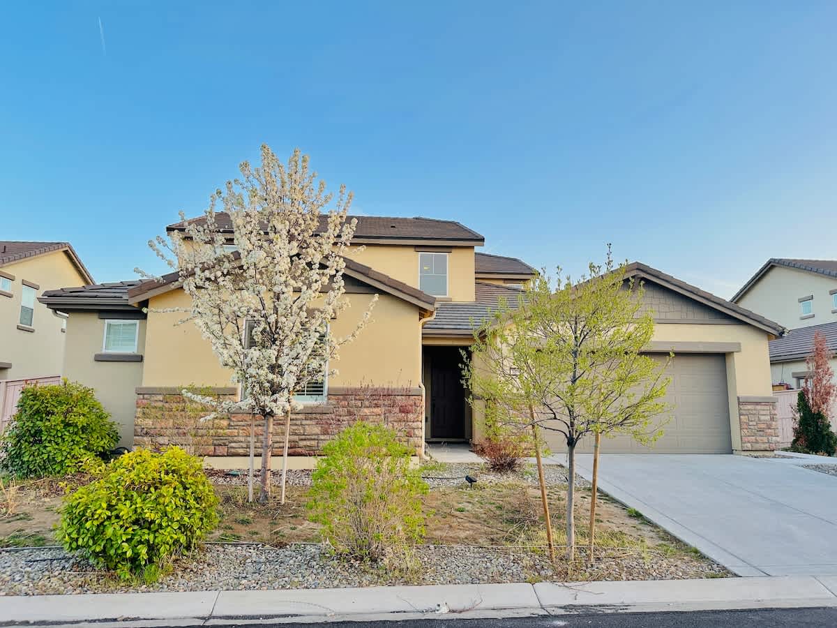 Spacious Sun-Drenched Retreat/Sleeps 16/2 Kitchens — Reno, NV — vacation rental