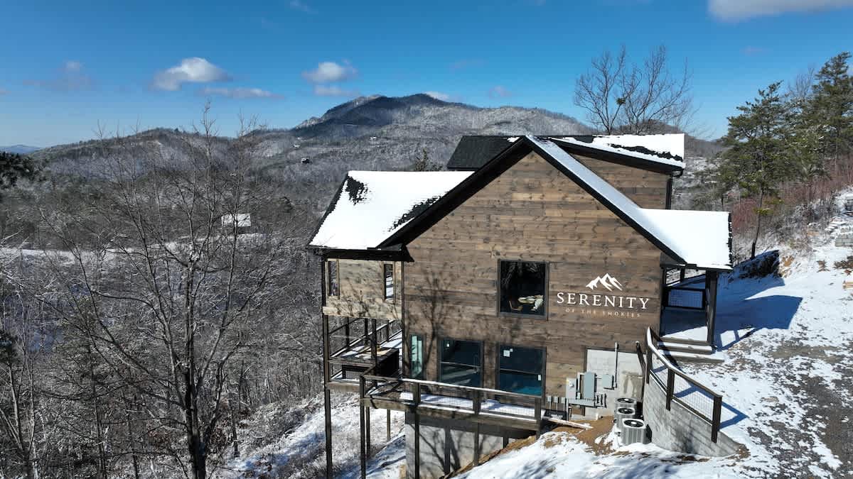 Serenity Of The Smokies
Front Exterior - Mountain views - Sunset views