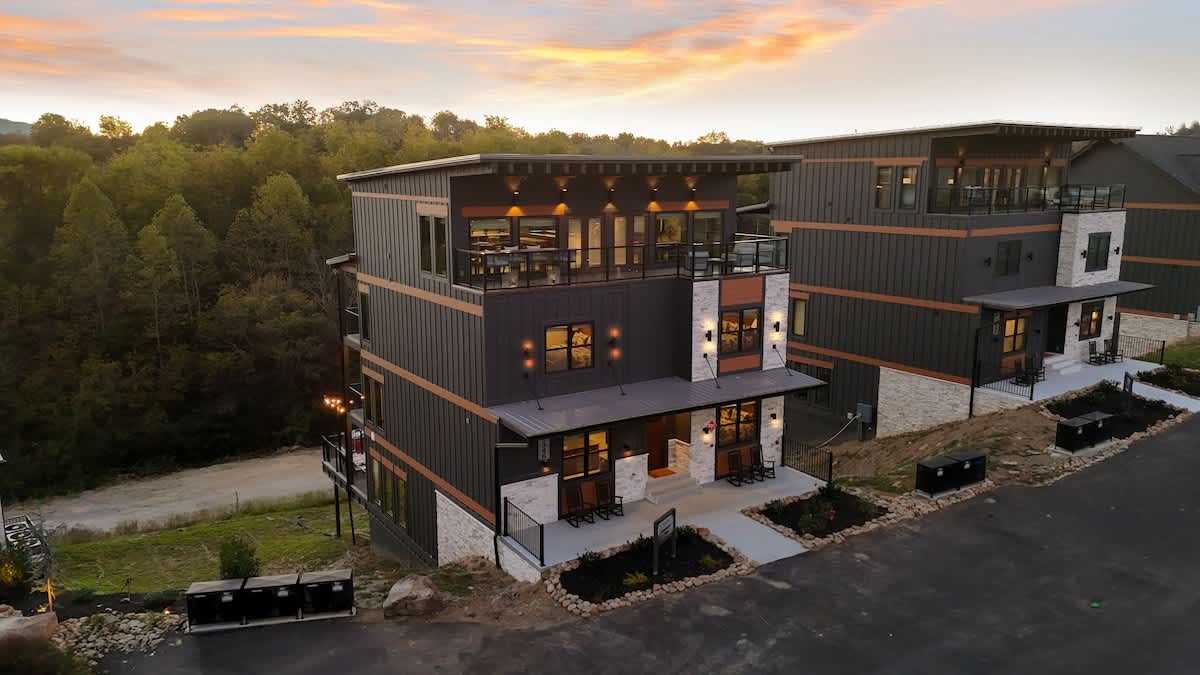 Whispering Pines Cabin-Waterpark-Sleeps 26- 5385sf — Sevierville, TN — vacation rental