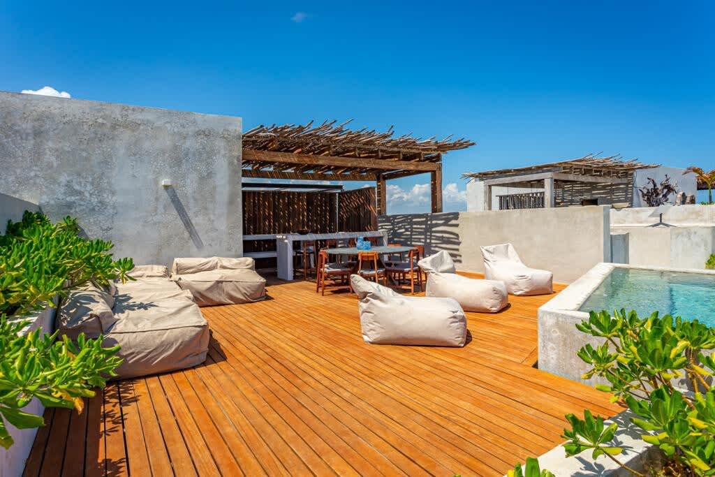 Chic rooftop with plunge pool