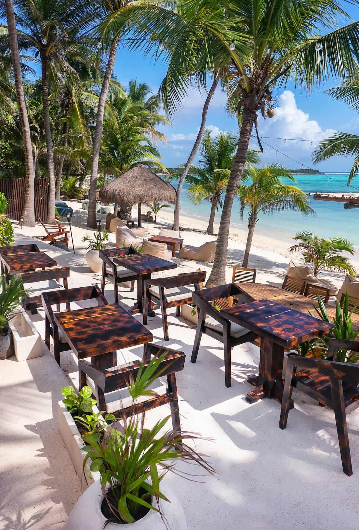 Restaurant area facing the sea