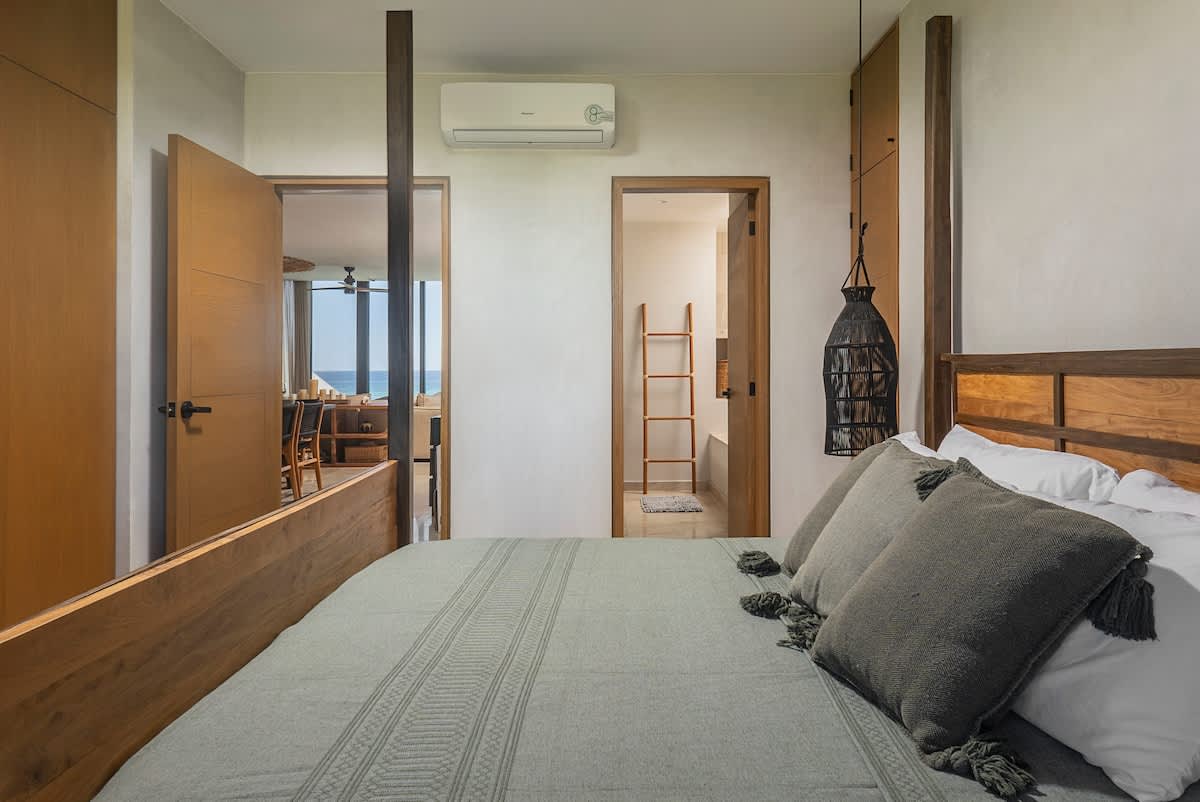 Bedroom with a tranquil jungle view, featuring a luxurious king-size bed 