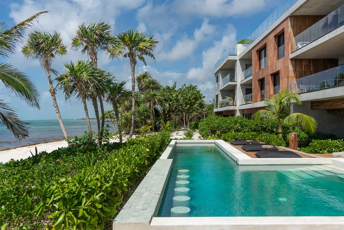 Beautiful shared pool overlooking the ocean