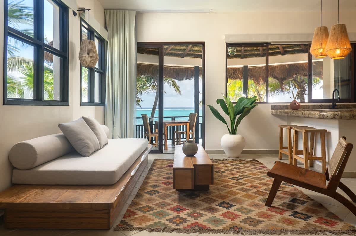 Room #7 Ocean front upper level
