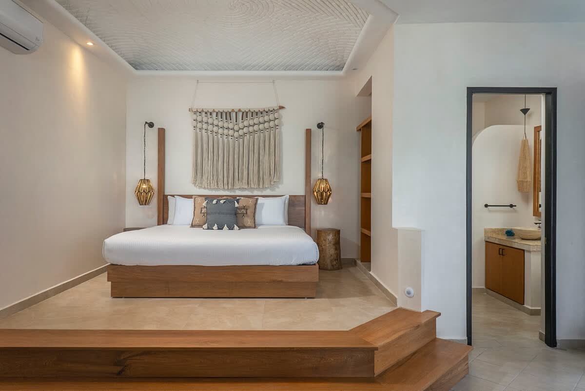 Room #7 Ocean front upper level