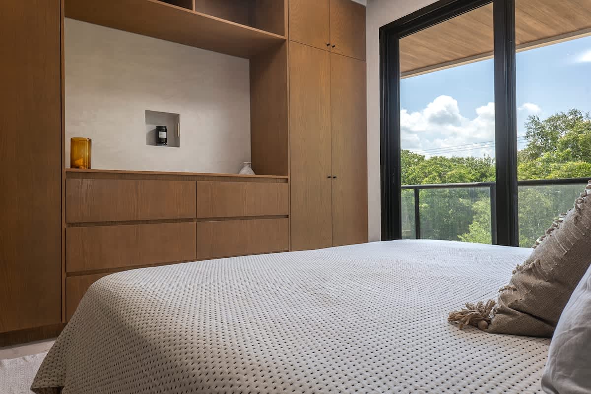 Bedroom 2: King-size bed + Jungle views