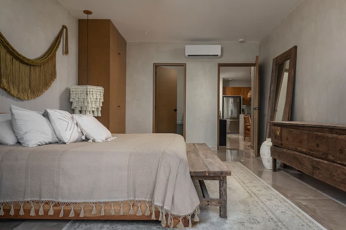 Bedroom 1: King-size bed + ocean views