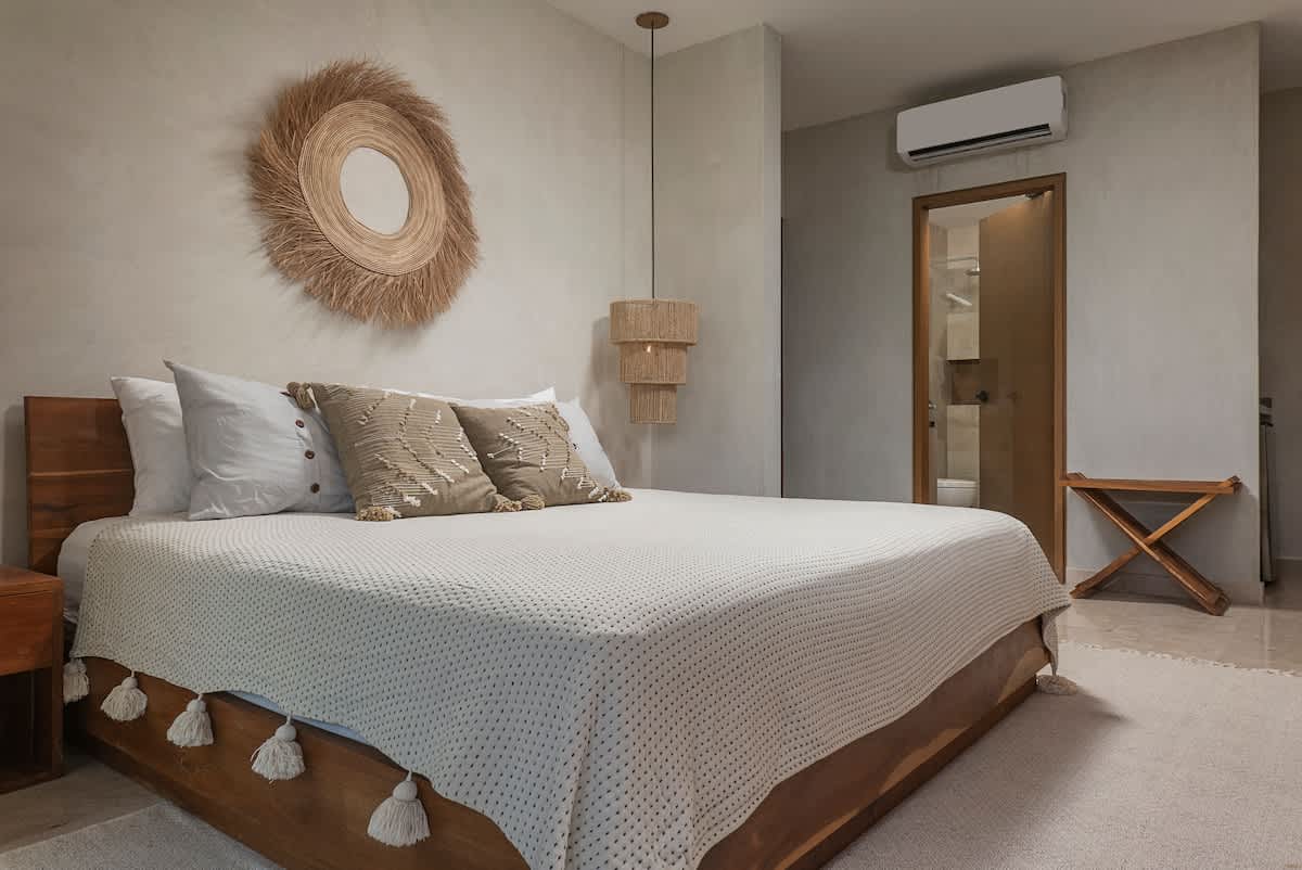 Bedroom 2: King-size bed + Jungle views