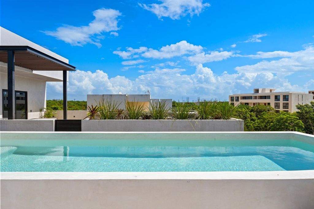 Lovely rooftop terrace, perfect for soaking up the sun and enjoying the large, refreshing 2nd pool.