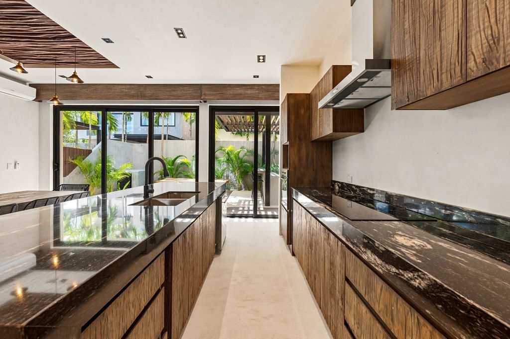 Fully equipped kitchen