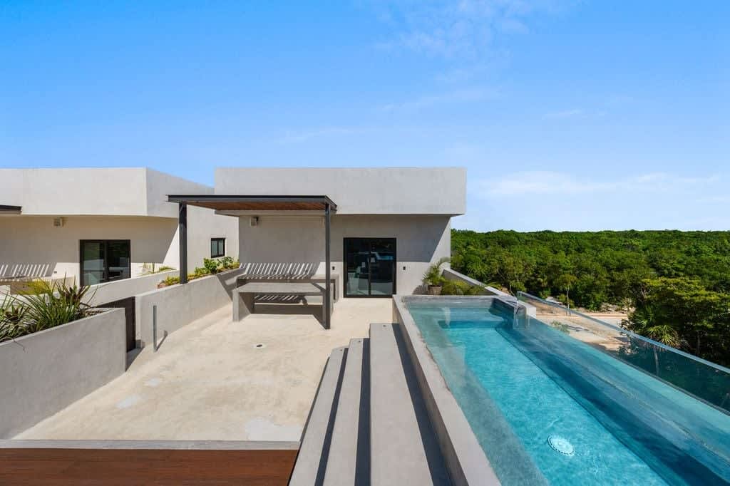 
Lovely rooftop terrace, perfect for soaking up the sun and enjoying the large, refreshing 2nd pool.
