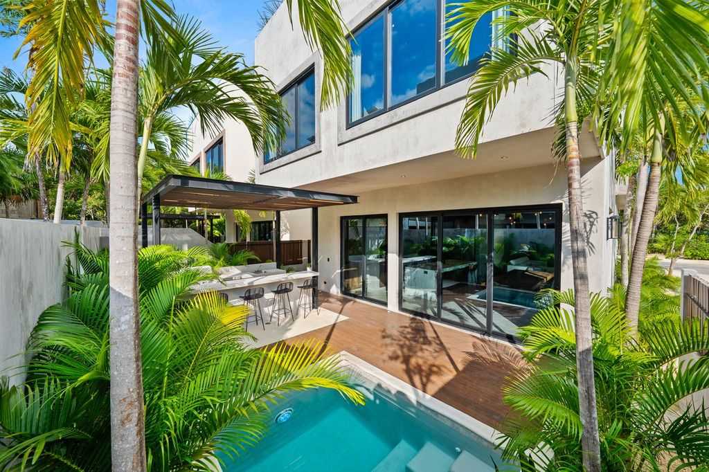 Enjoy the first plunge pool area on the ground floor, complete with a BBQ space for memorable meals outdoors.