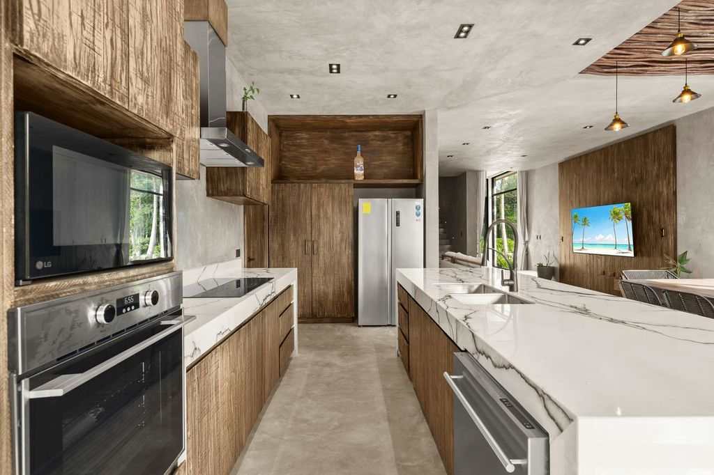 Fully equipped kitchen