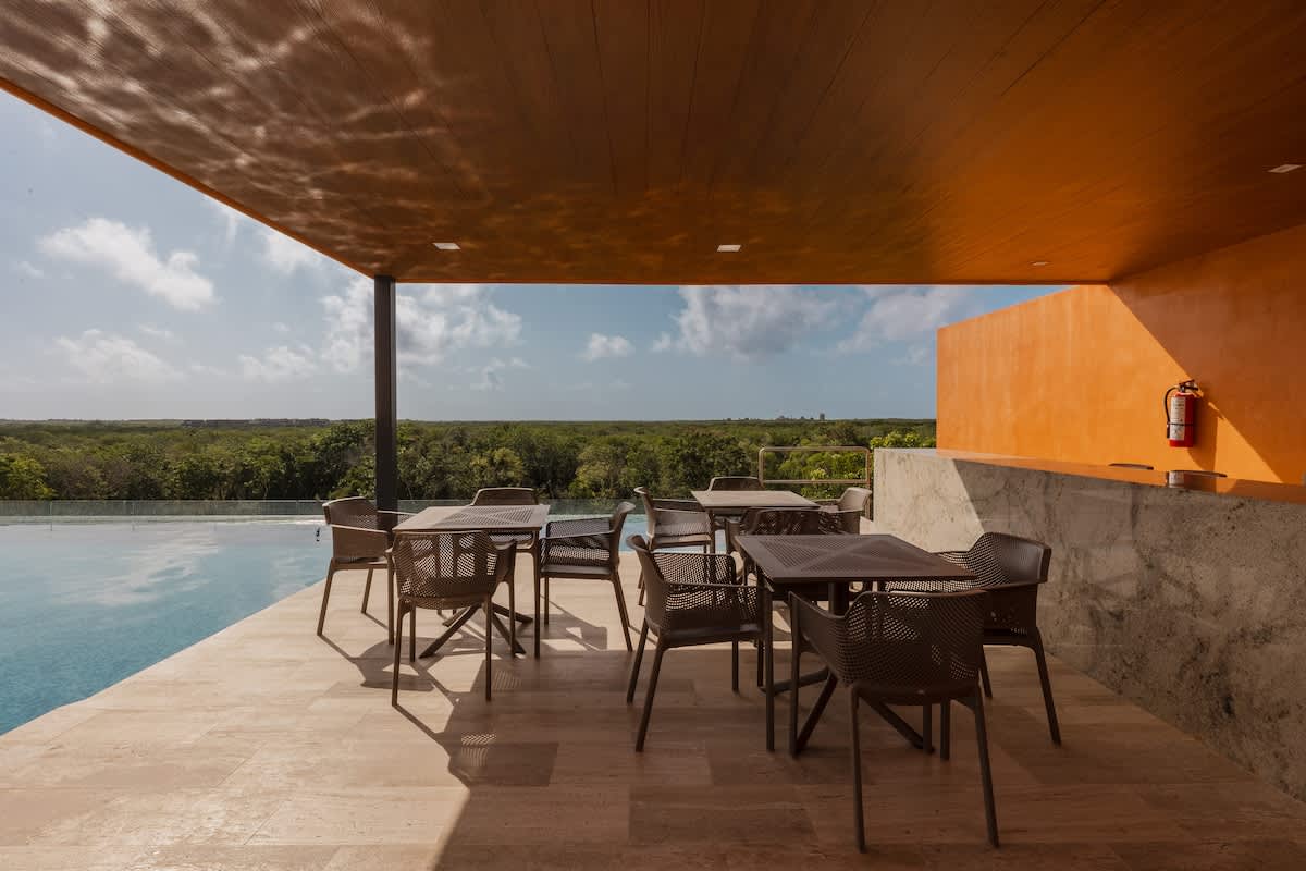 🌿 Shared Rooftop: Enjoy breathtaking jungle views from our shared rooftop—the perfect spot to relax, watch the sunset, or soak in the peaceful surroundings.