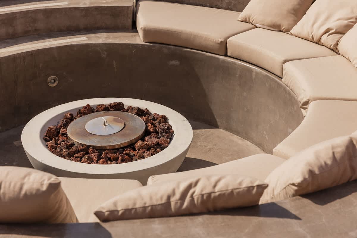 🌿 Shared Rooftop: Enjoy breathtaking jungle views from our shared rooftop—the perfect spot to relax, watch the sunset, or soak in the peaceful surroundings.