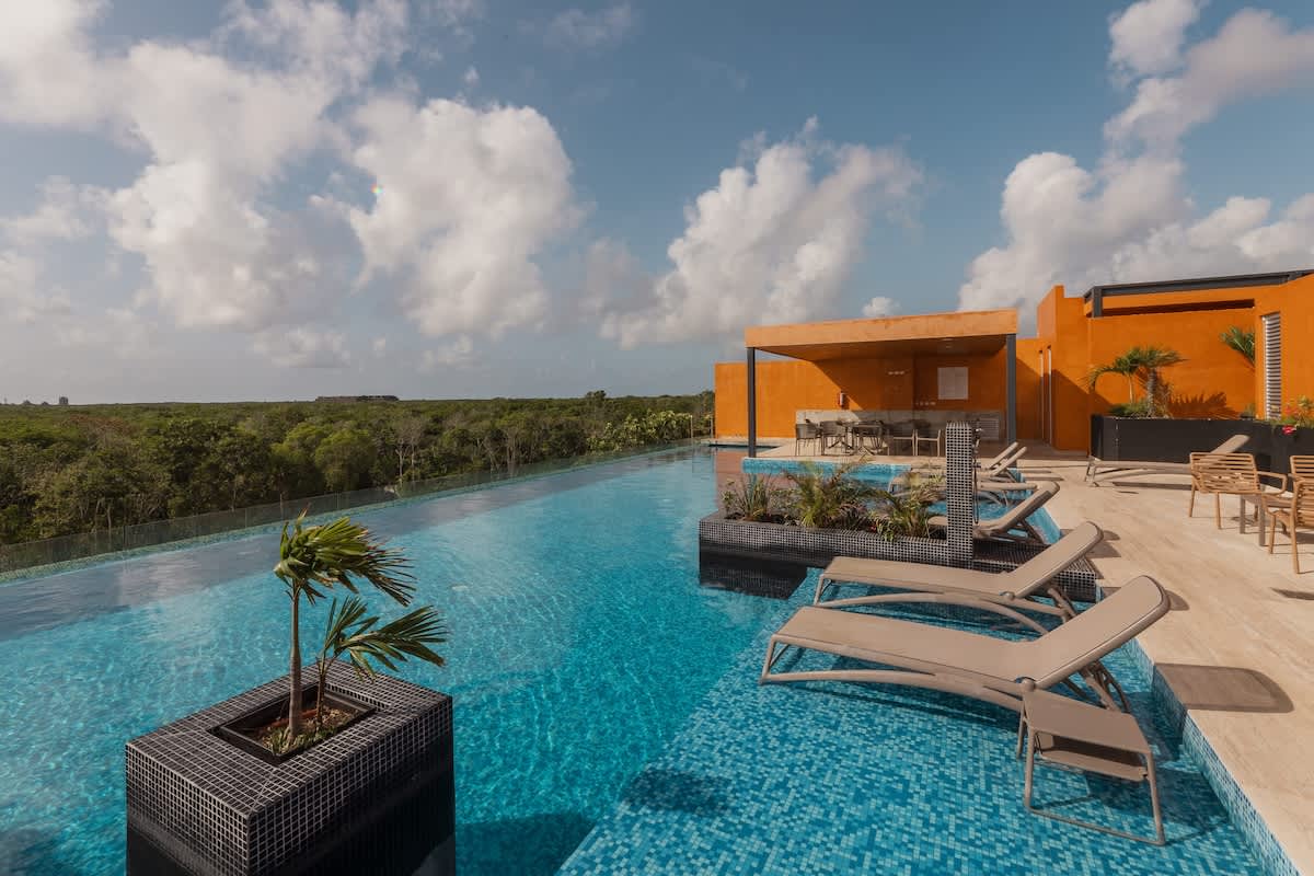 🌿 Shared Rooftop: Enjoy breathtaking jungle views from our shared rooftop—the perfect spot to relax, watch the sunset, or soak in the peaceful surroundings.